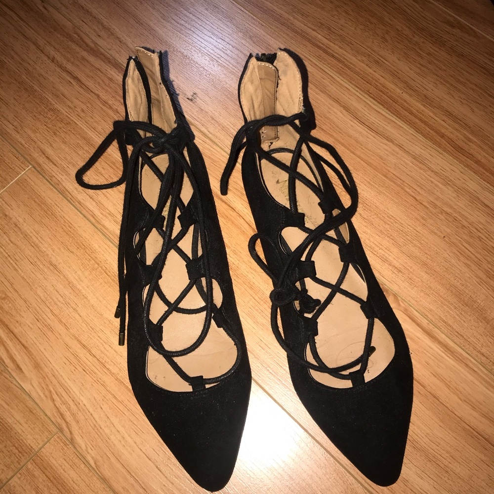BLACK LACE UP FLATS